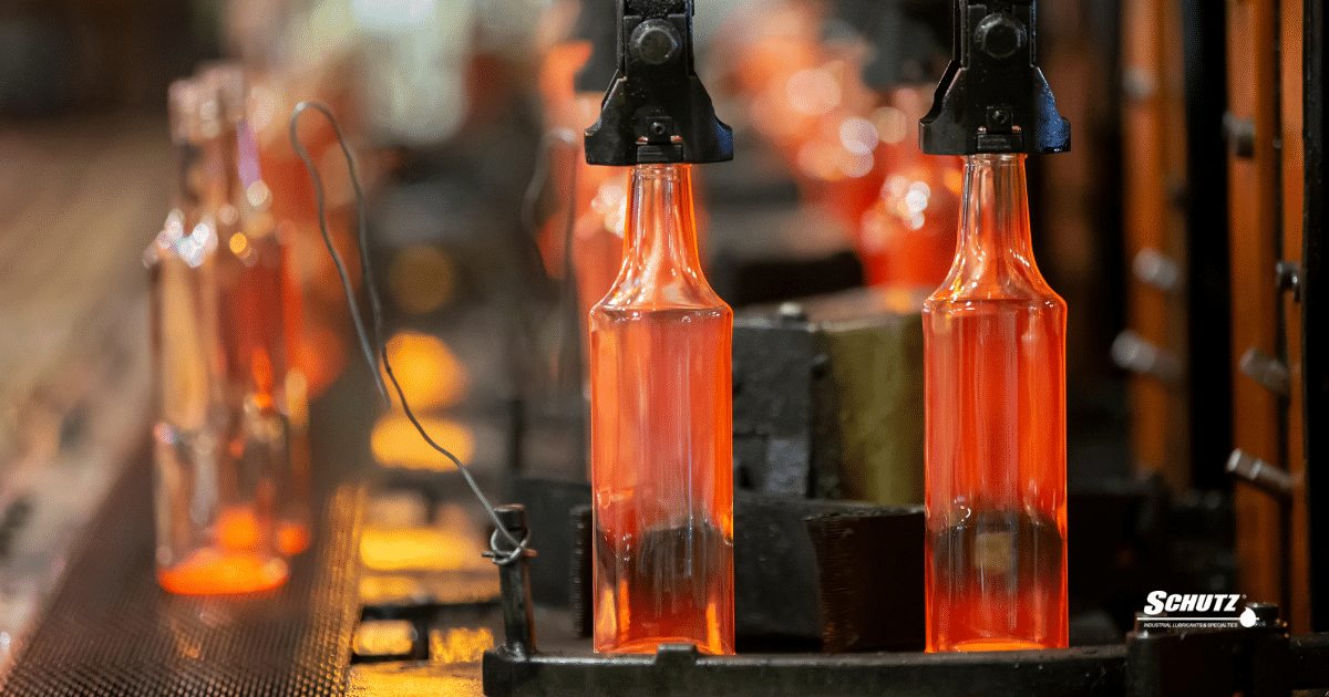 Lubricación en máquina IS en operación industrial de vidrio